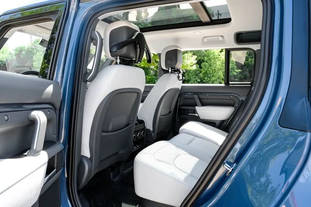 New 2026 Tasman Blue Land Rover X-Dynamic SE image 43
