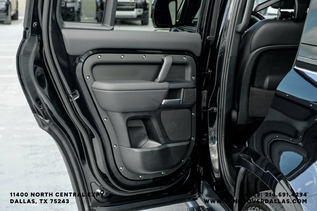 Used 2025 Black Land Rover X-Dynamic SE image 53