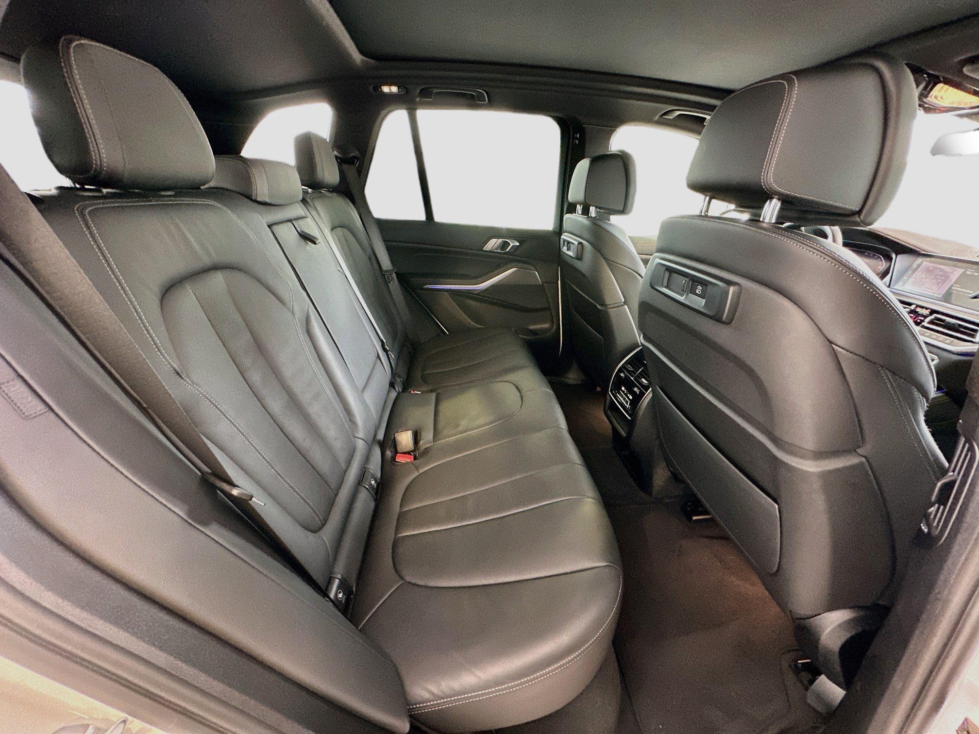 Used 2022 Mineral White Metallic BMW sDrive40i image 26
