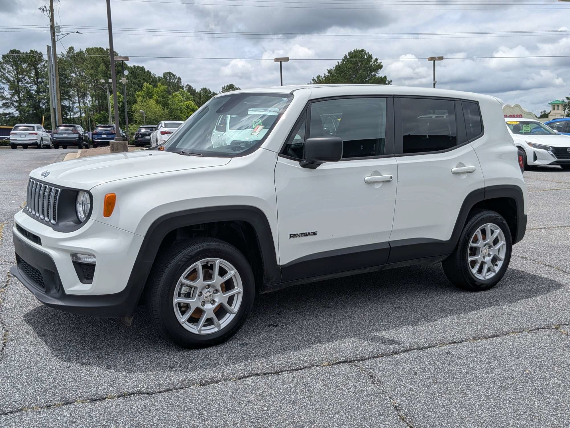 Used 2023 White Jeep Latitude image 7