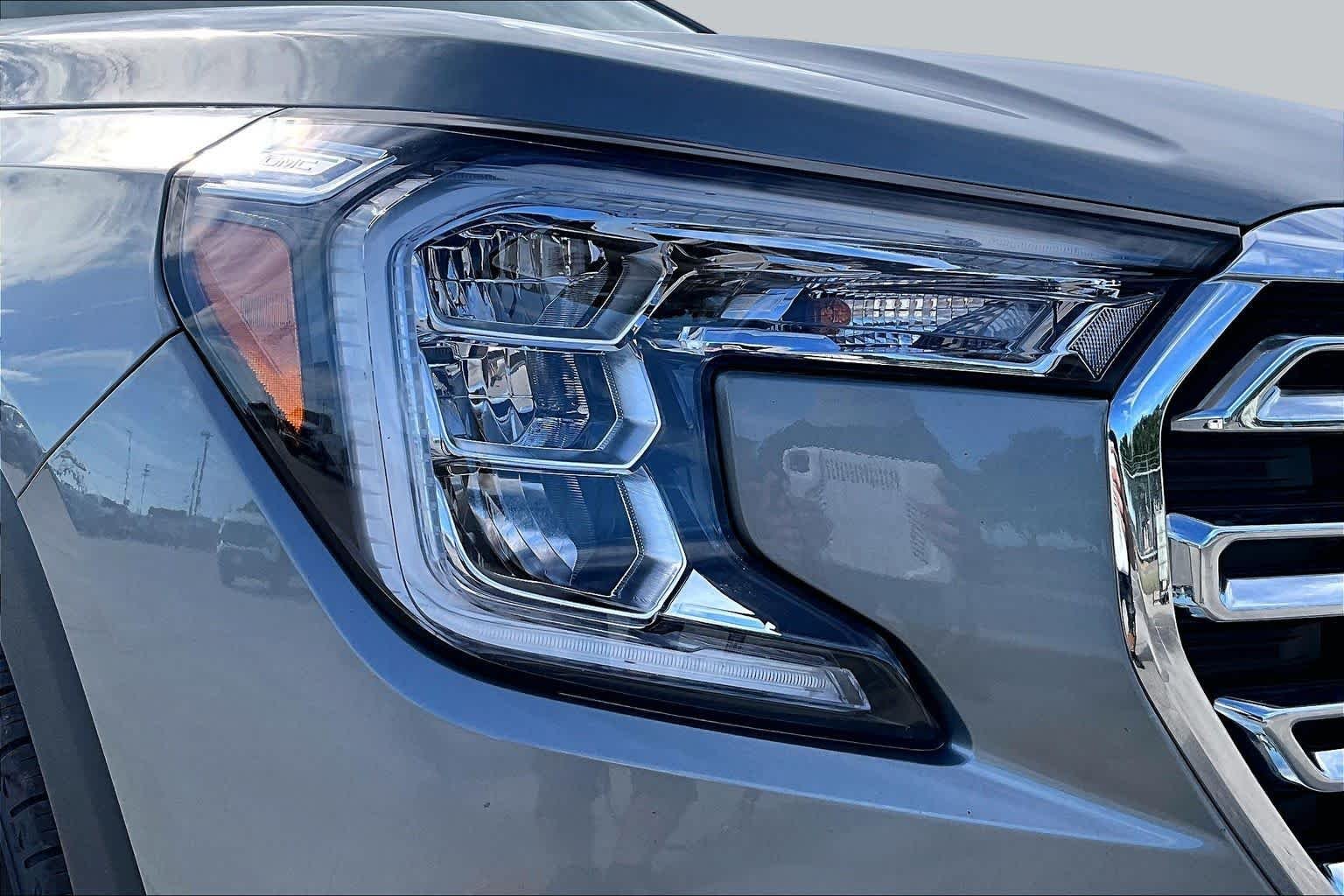Used 2023 STERLING METALLIC GMC SLT image 28