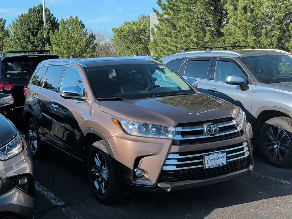 Used 2018 Toyota Highlander Limited Platinum with VIN 5TDDZRFH9JS834890 for sale in Minneapolis, Minnesota
