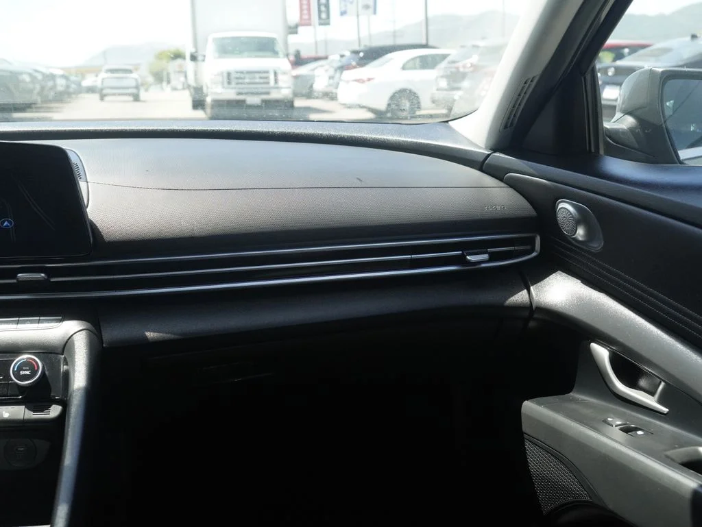 Used 2025 Gray Hyundai SEL Convenience image 25