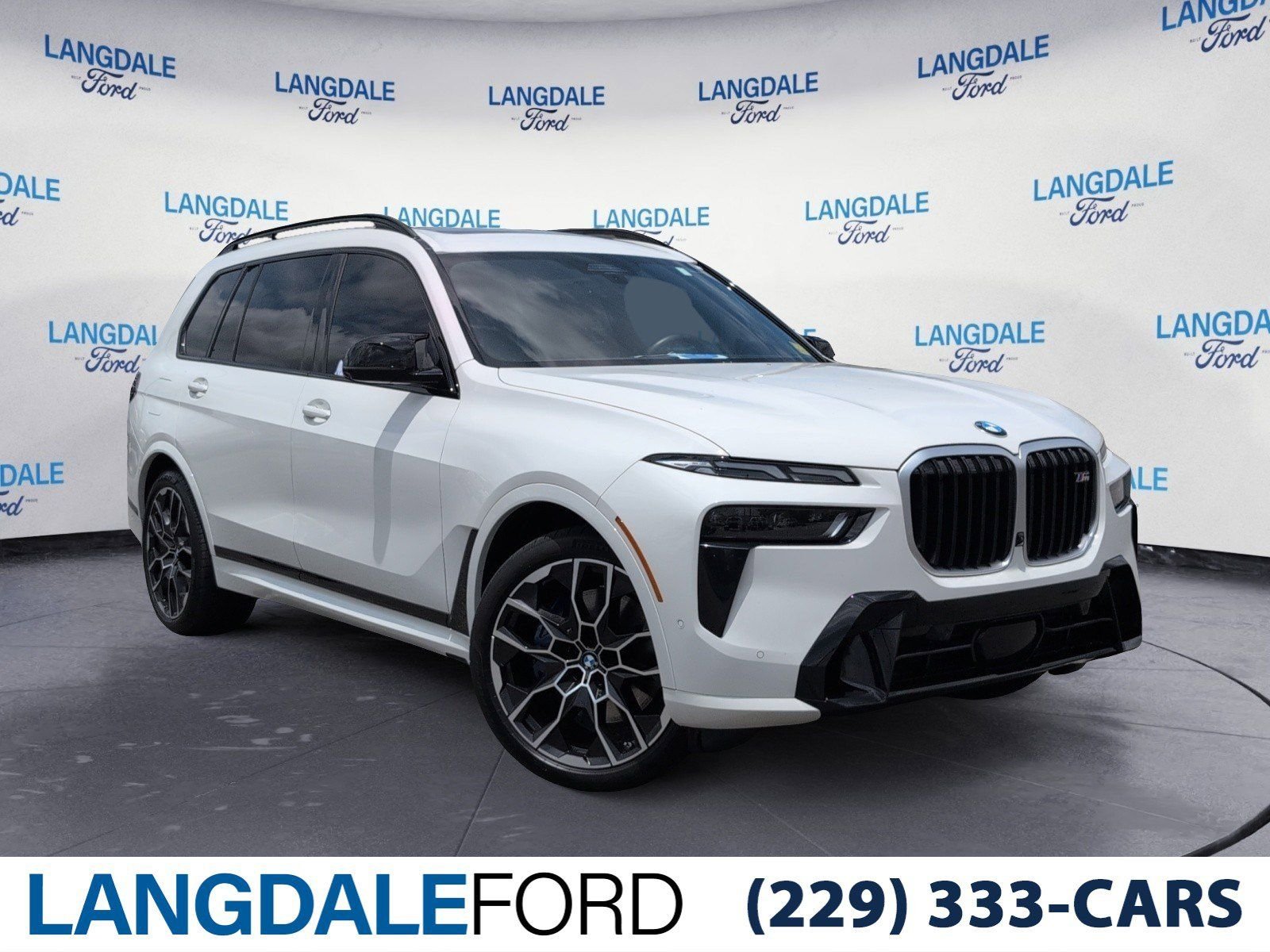 2025 BMW X7 M60i's photo