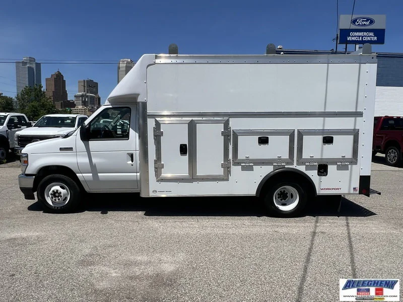 New 2027 White Ford  image 2
