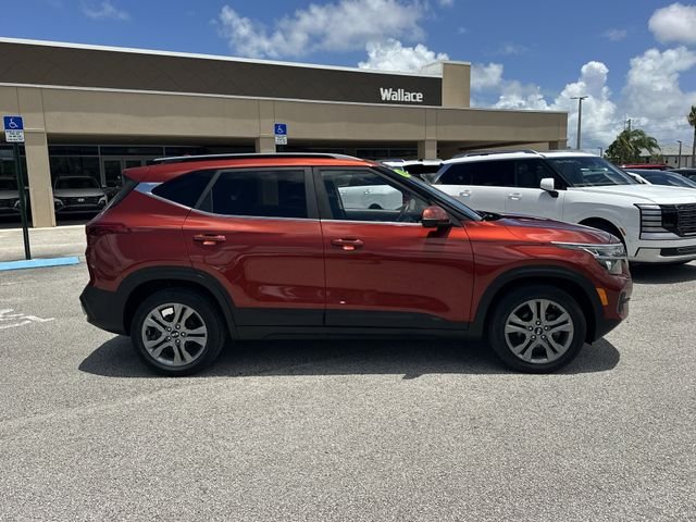 Used 2021 Orange Kia S image 5