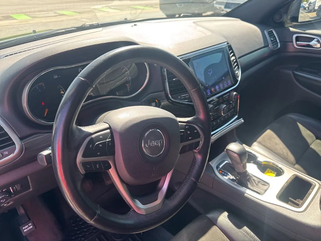 Certified Used 2019 Diamond Black Jeep Altitude image 11