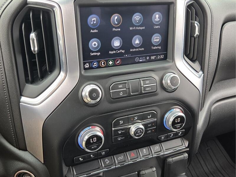 Used 2022 Onyx Black GMC 4WD CREW CAB 147" SLT image 24