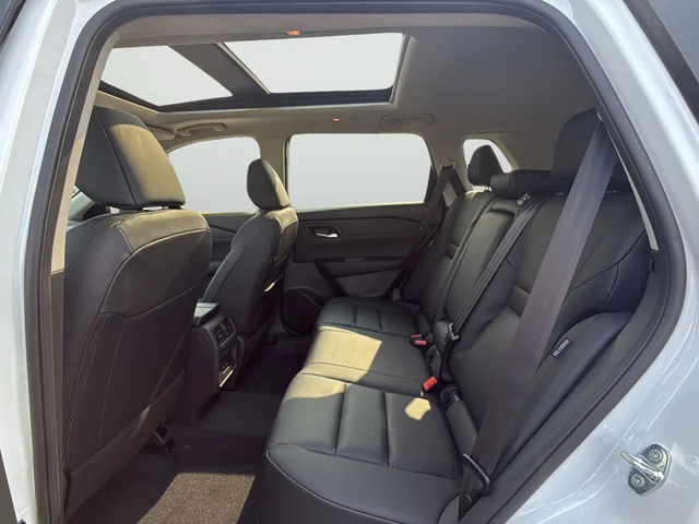 New 2026 Everest White Pearl TriCoat Nissan Dark Armor image 18