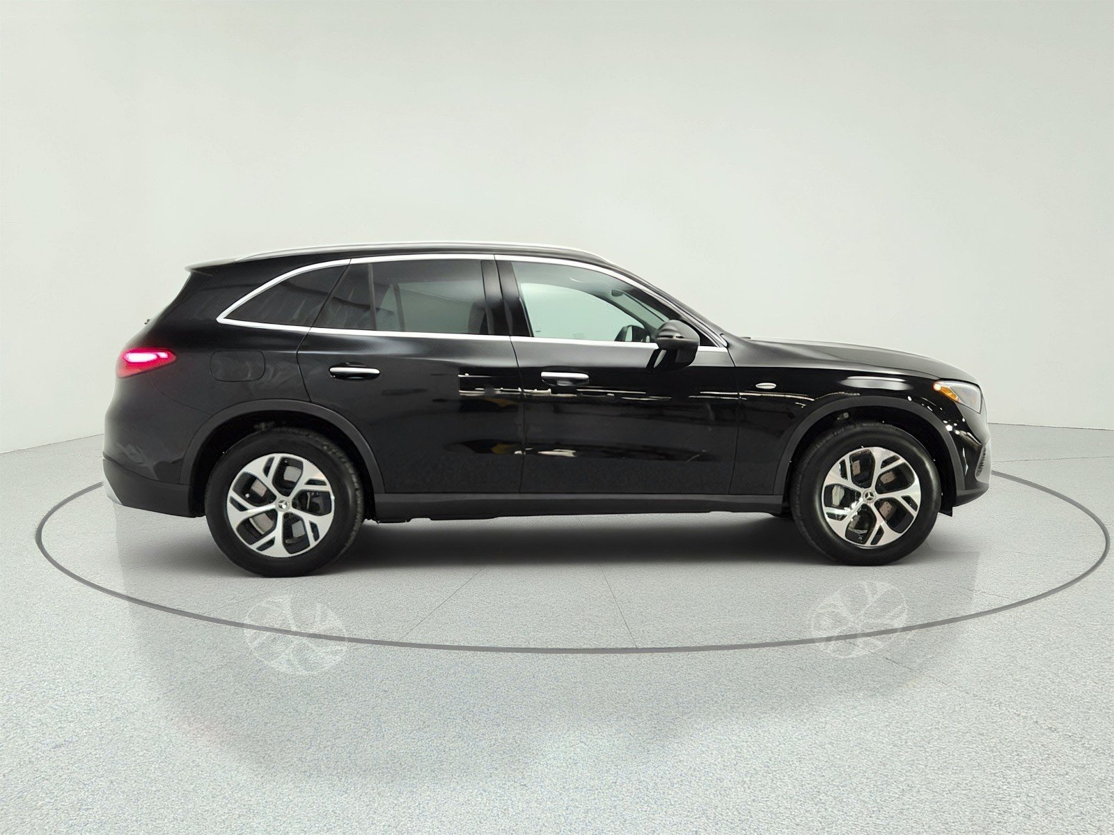 Used 2025 Black Mercedes-Benz GLC 350e 4MATIC® SUV image 4