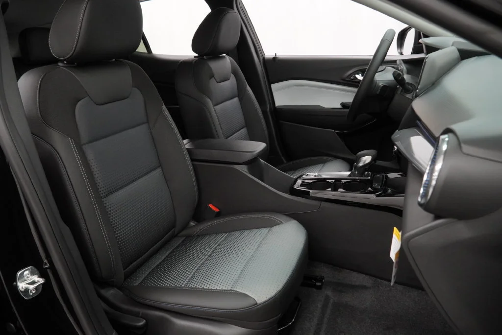 New 2026 Mosaic Black Metallic Chevrolet LT image 28