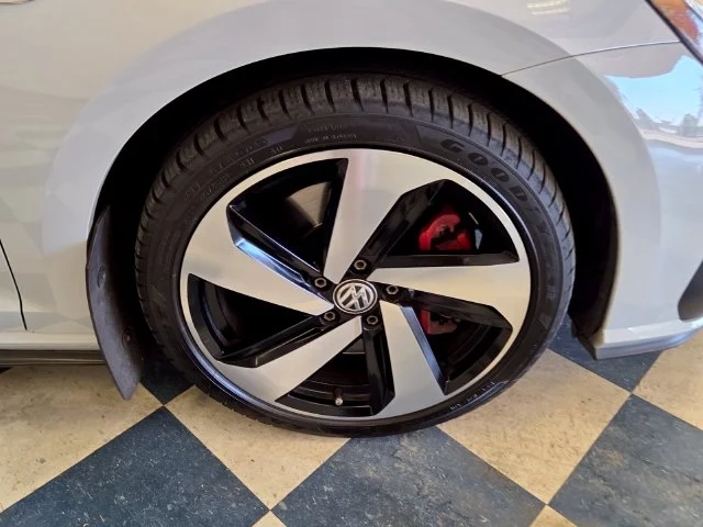 Used 2019  Volkswagen 2.0T SE image 11