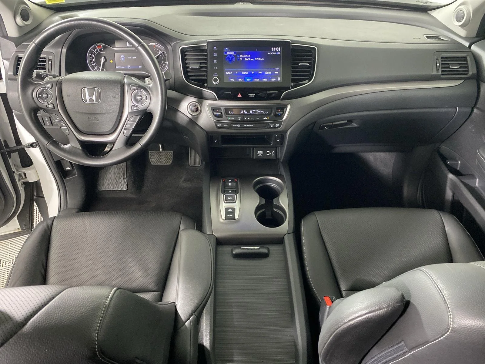 Used 2023 Platinum White Pearl Honda RTL image 23