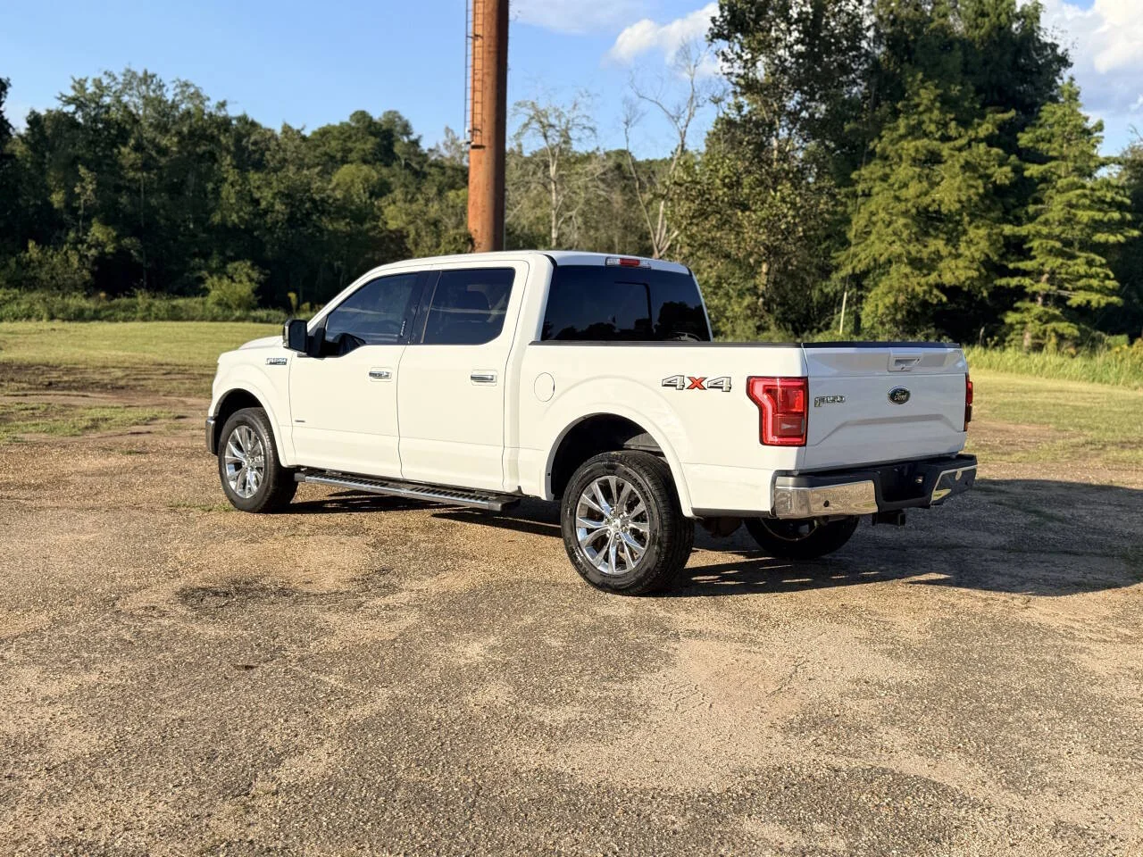 Used 2016 White Ford Lariat 4x4 4dr SuperCrew 5.5 ft. SB image 3