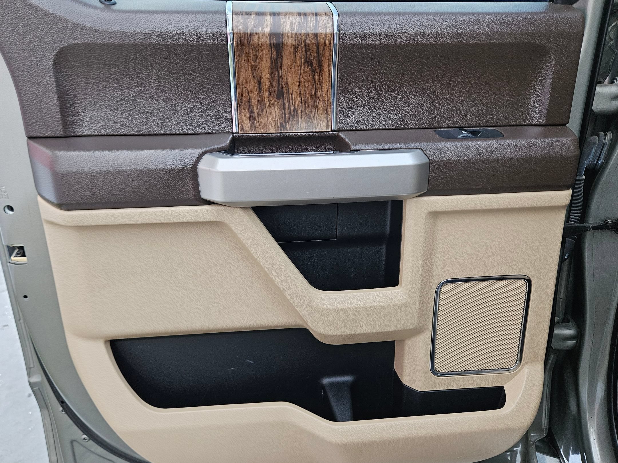 Used 2019 Silver Spruce Metallic Ford LARIAT image 23