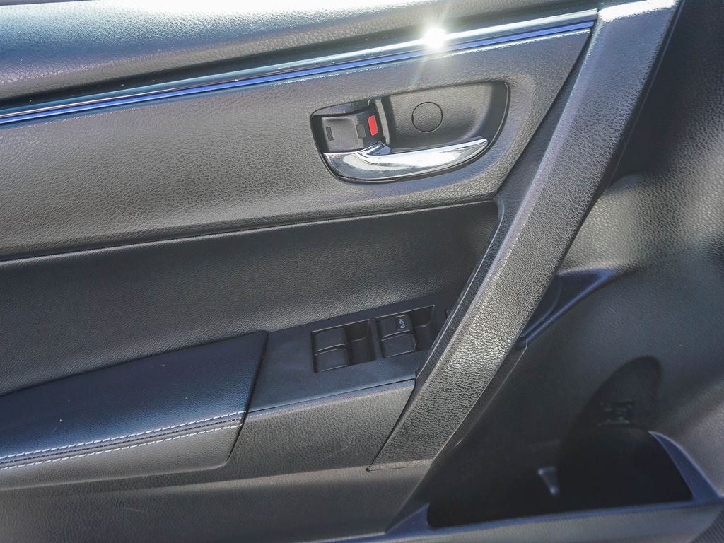 Used 2018 White Toyota SE image 18