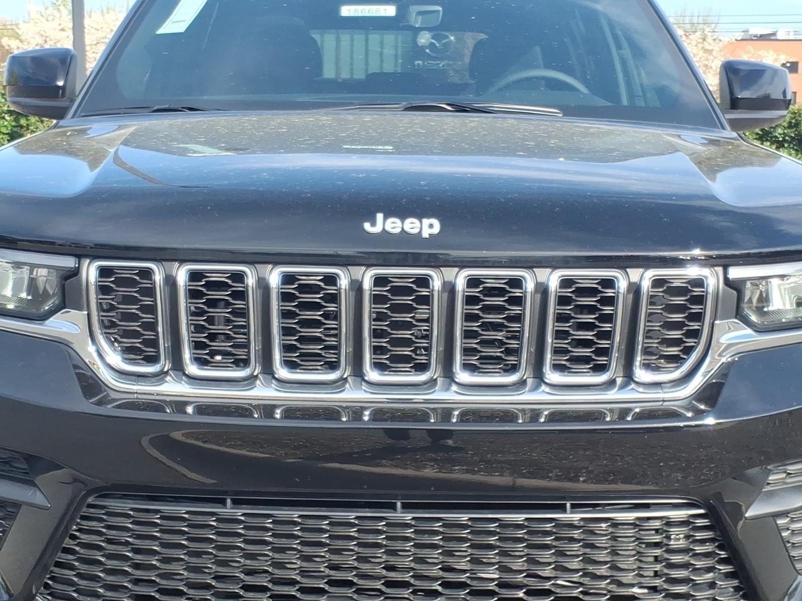 New 2026 Diamond Black Crystal Pearlcoat Jeep Laredo image 11