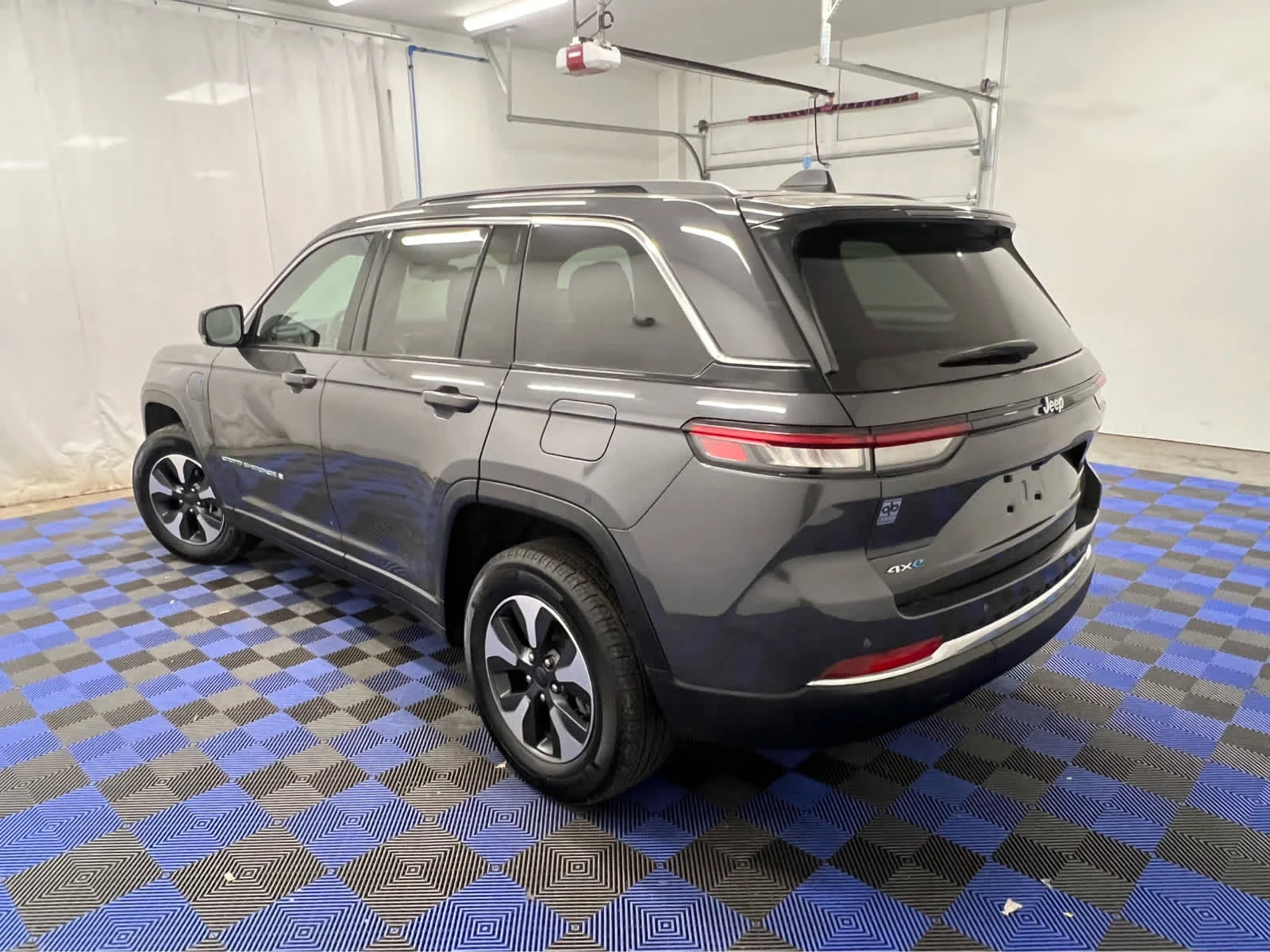 Used 2024 Baltic Gray Metallic Clearcoat Jeep  image 12