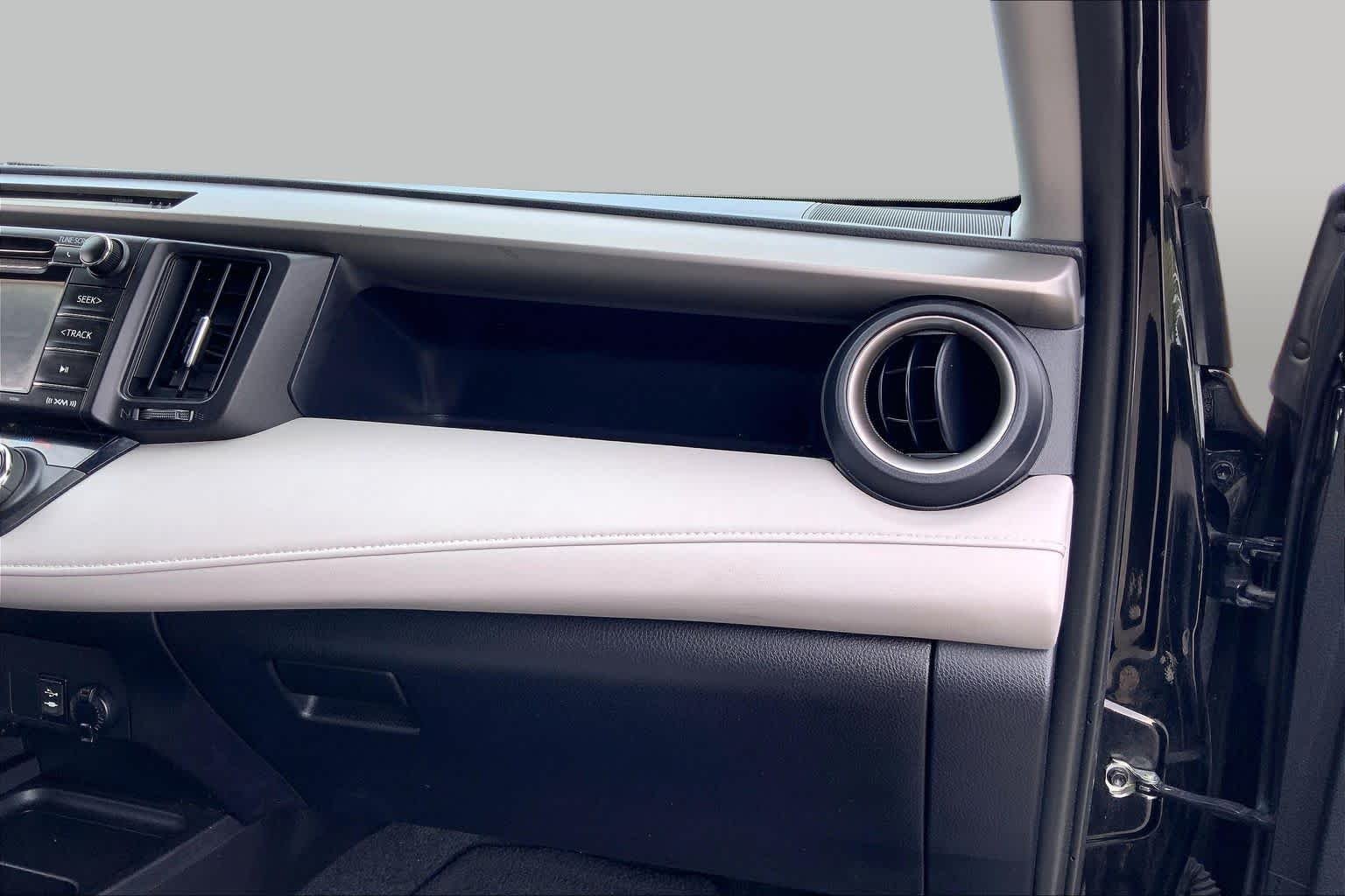 Used 2017 Black Toyota XLE image 18