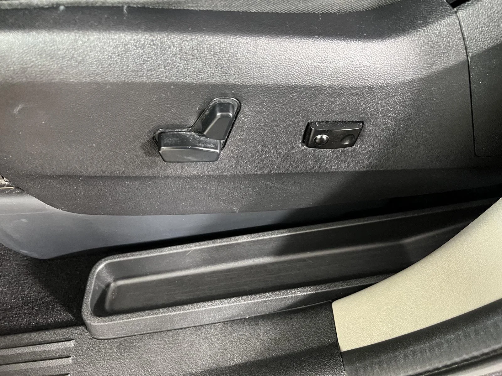Used 2019 Granite Pearlcoat Dodge SXT image 20