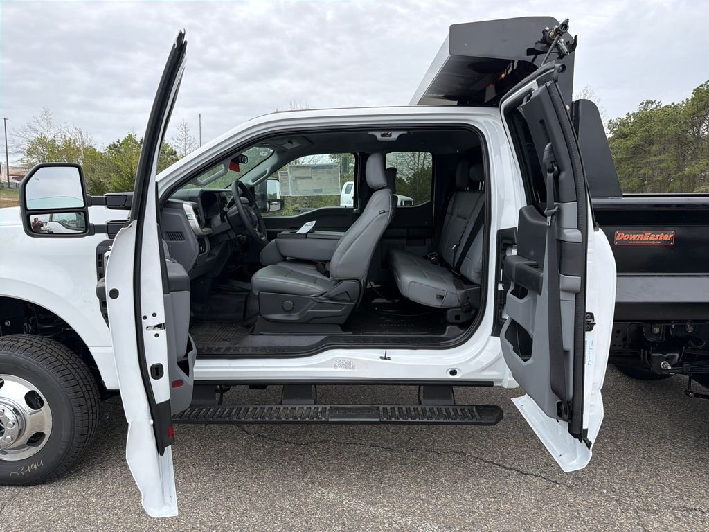 New 2026 Oxford White Ford F-350® XL image 11