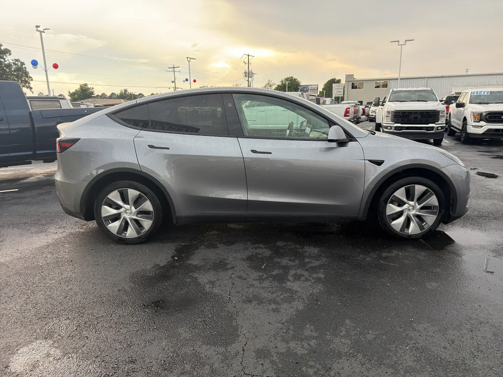 Used 2024 Sliver Tesla Long Range image 4