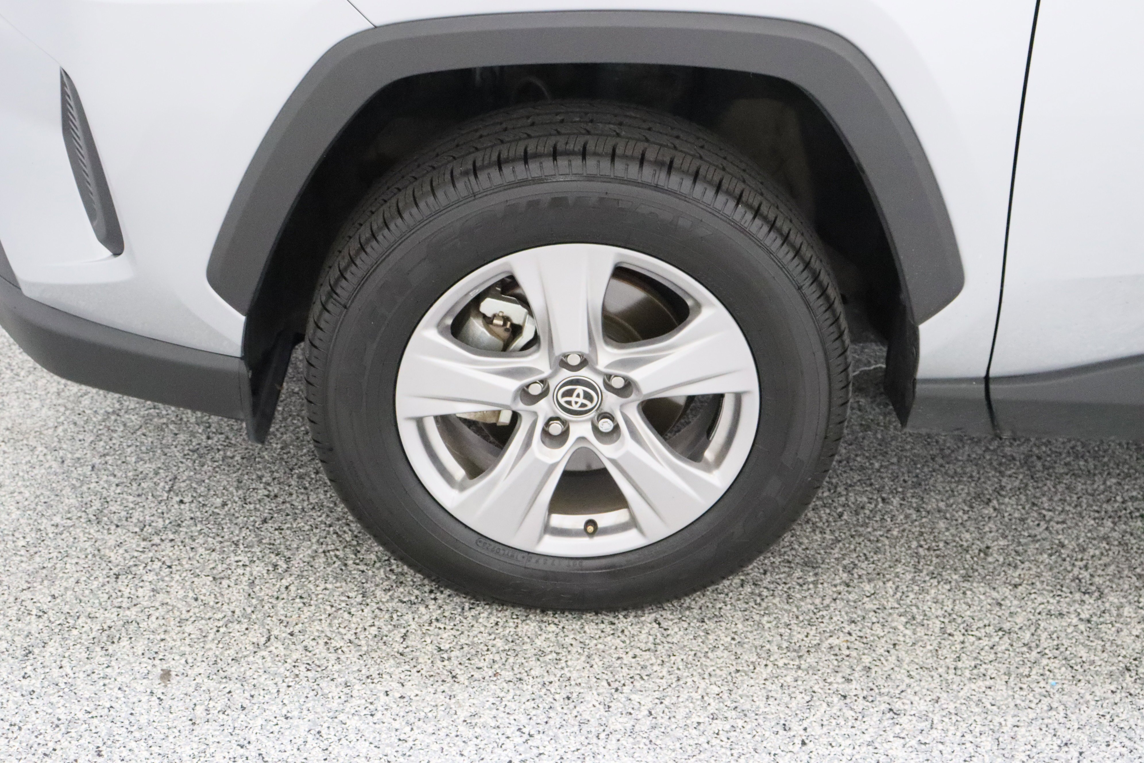 Used 2025 Silver Sky Metallic Toyota XLE 2.5L image 11
