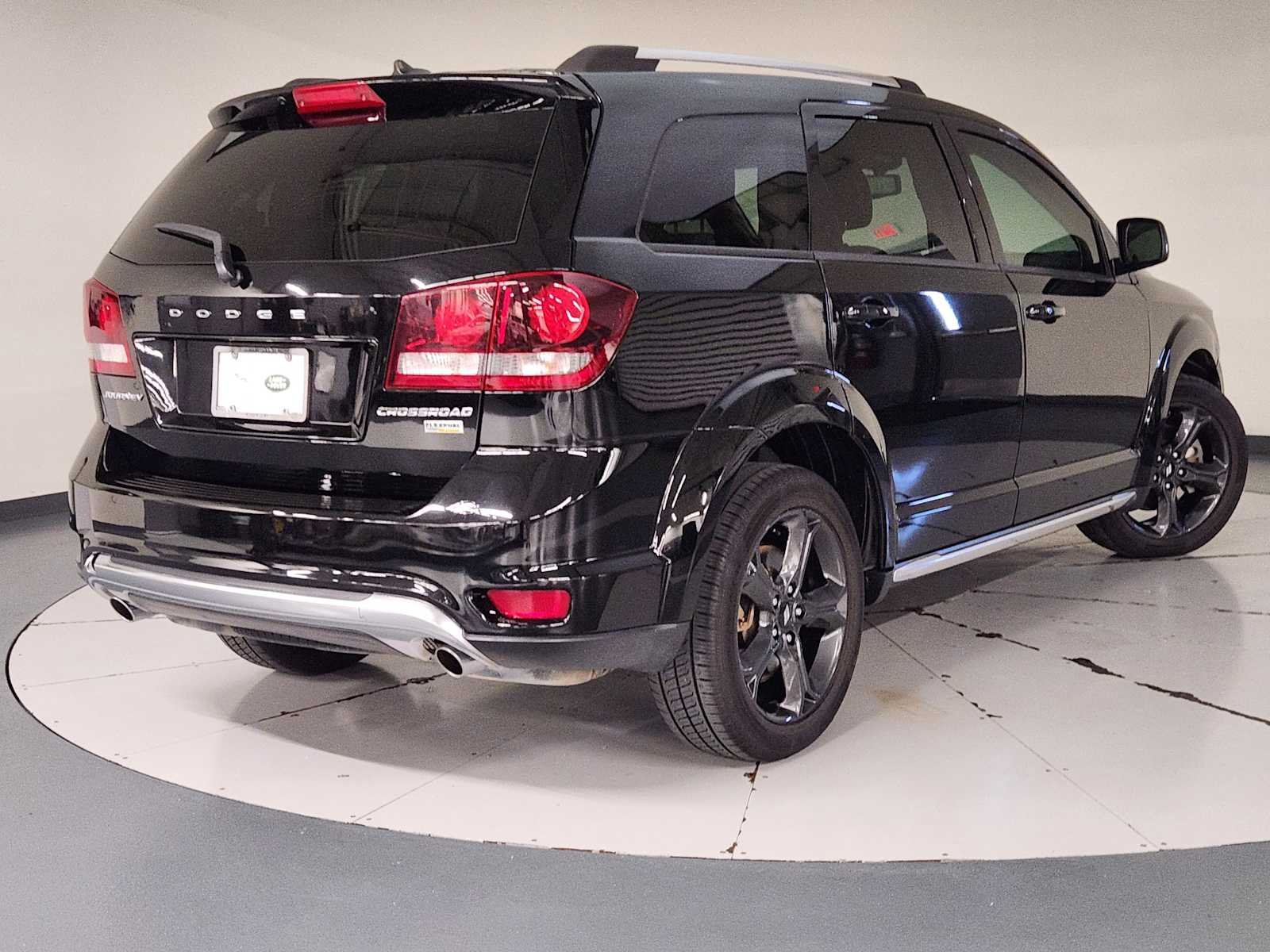 Used 2018 Pitch Black Clearcoat Dodge Crossroad image 2