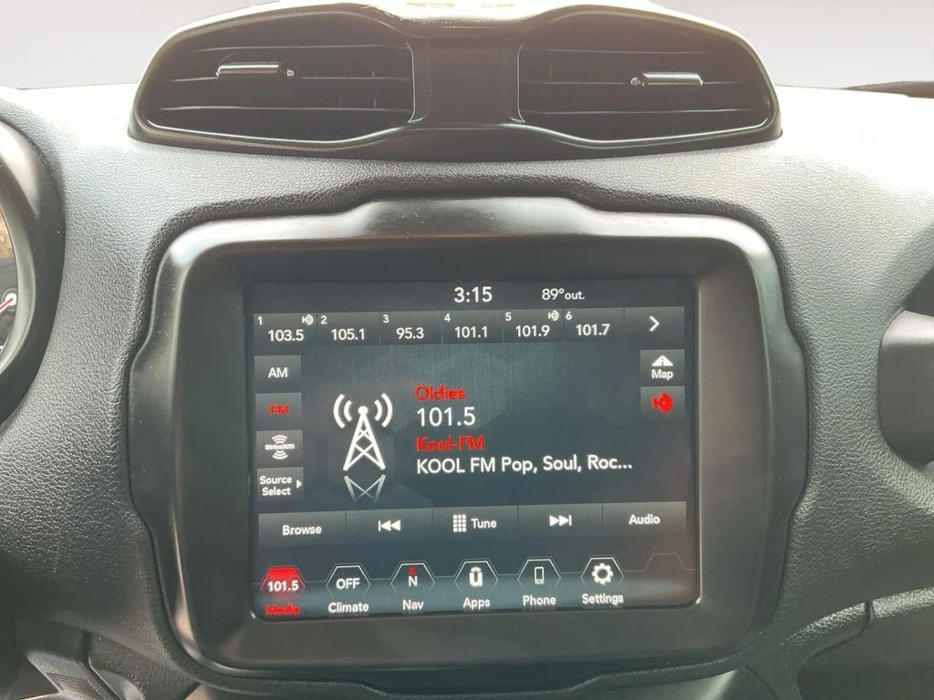 Used 2022 Red Jeep Latitude image 14