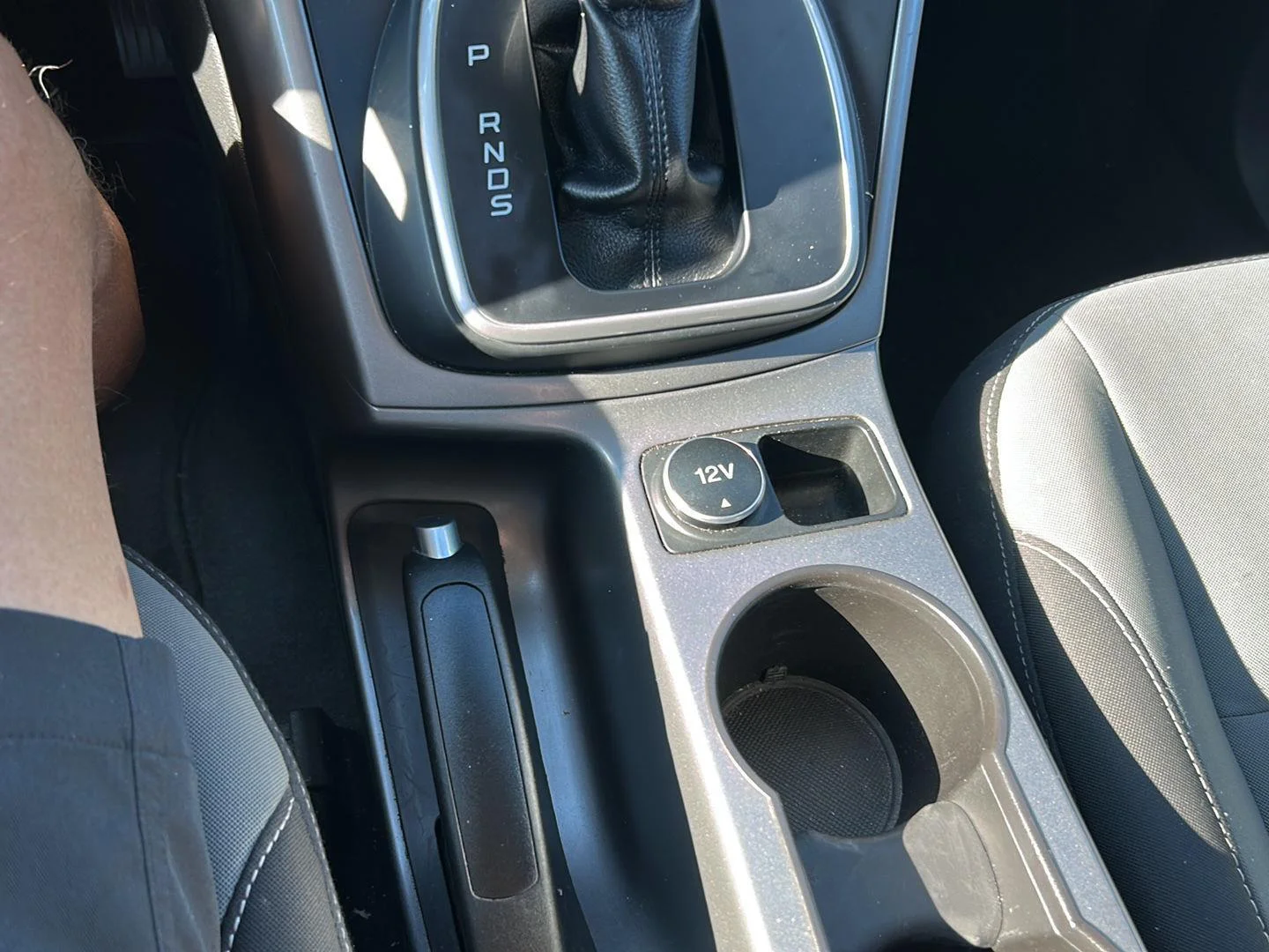 Used 2013 Ingot Silver Metallic Ford SE image 15