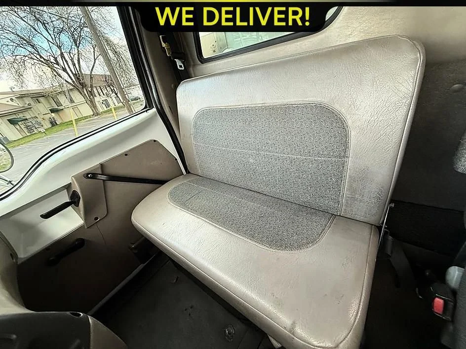 Used 2005 White Sterling ACTERRA image 16
