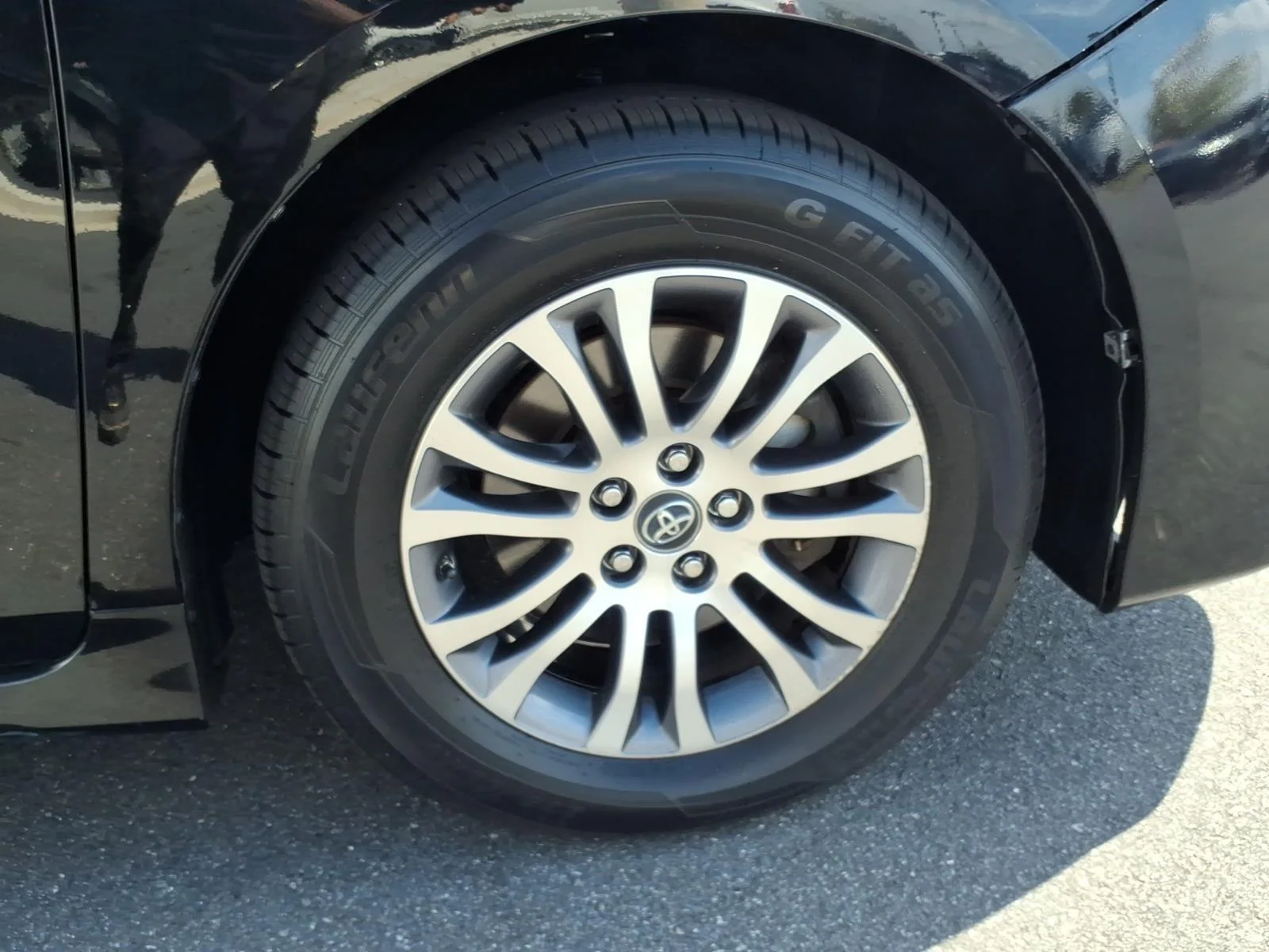 Used 2019 Midnight Black Metallic Toyota XLE image 13