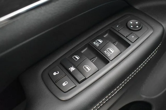 Used 2017 Black Jeep Limited image 27