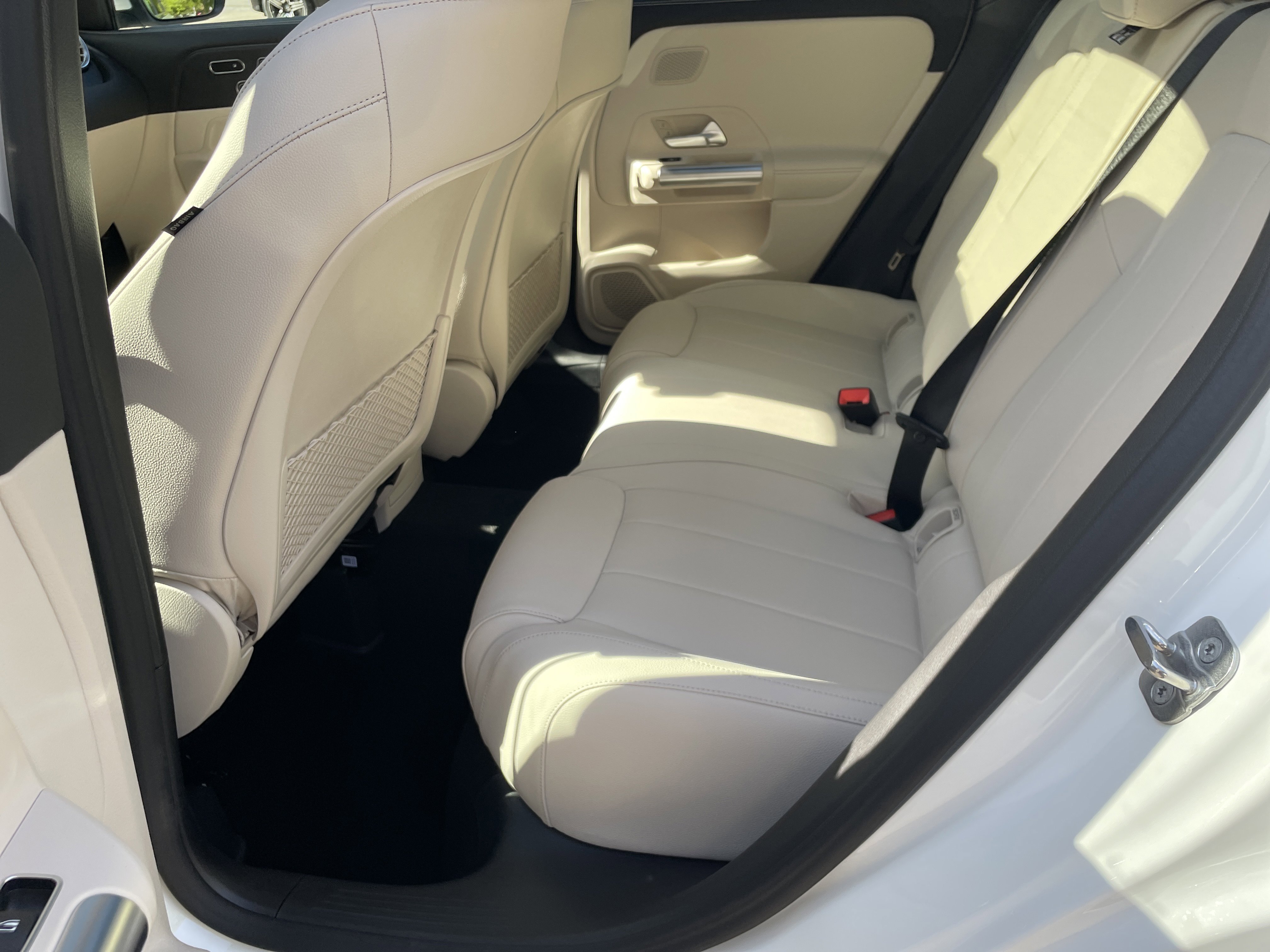 New 2026 Polar White Mercedes-Benz GLA 250 SUV image 35