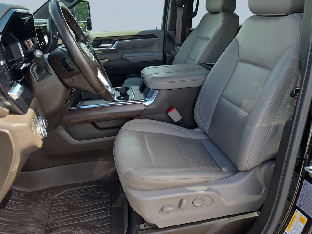Used 2024 Onyx Black GMC SLT image 11
