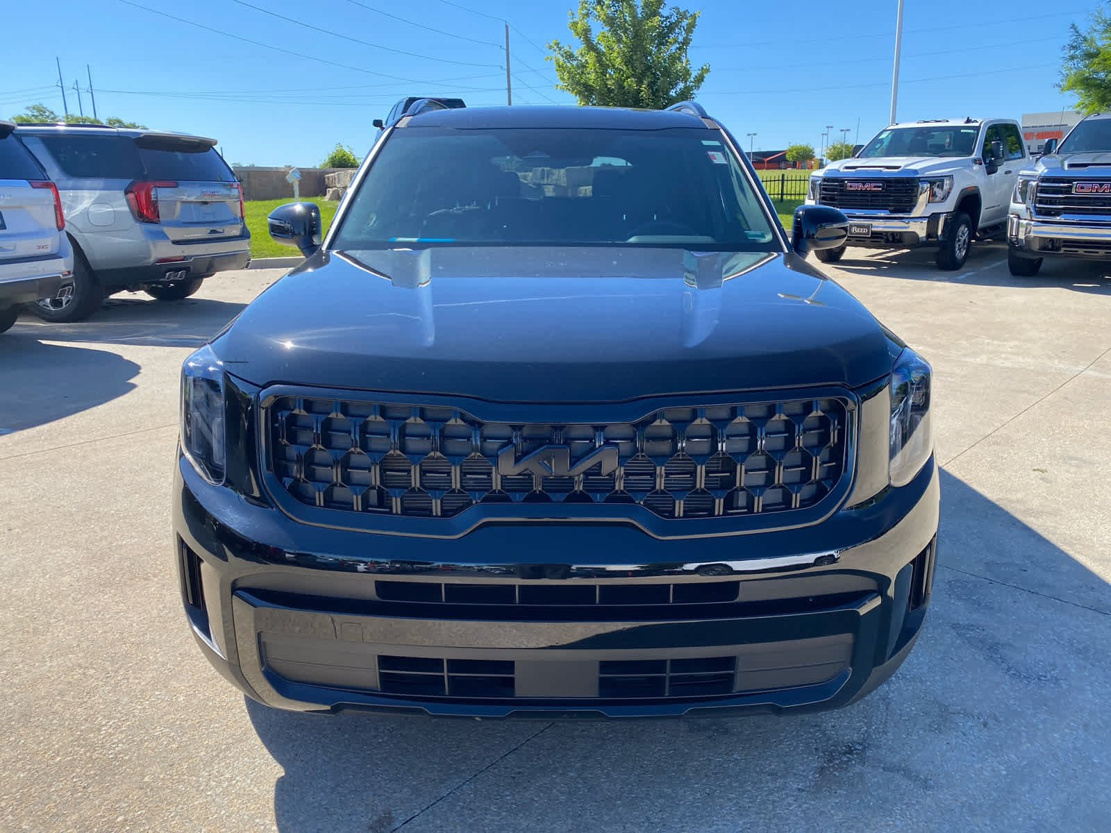 Used 2025  Kia EX X-Line image 2