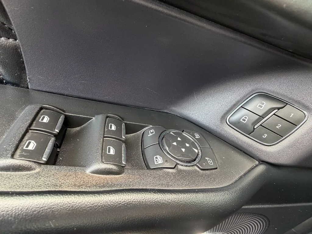 Used 2021 White Ford Platinum image 27