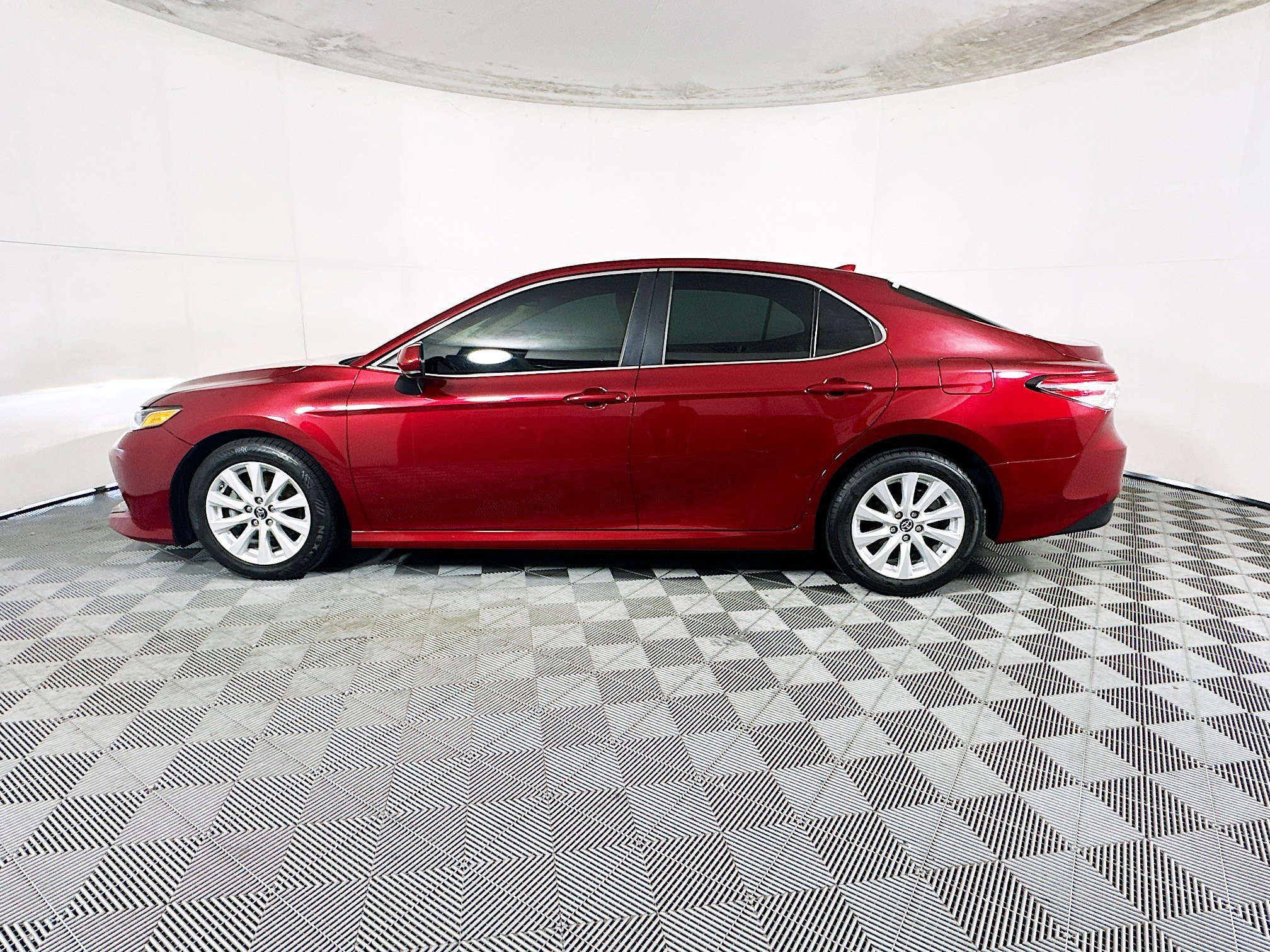 2019 Toyota Camry thumbnail 8