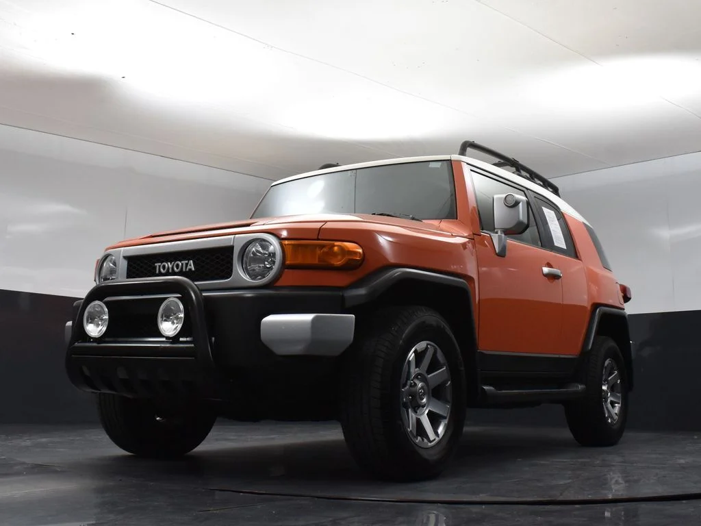 Used 2014  Toyota Base image 30
