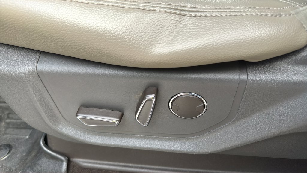 Used 2018 White Ford Limited image 17