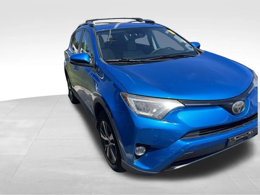 Used 2018 Blue Toyota XLE image 11