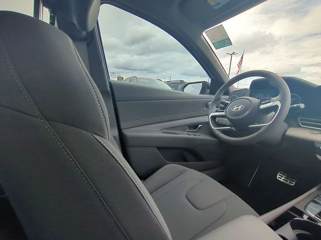 Used 2025 White Hyundai SEL Sport image 10