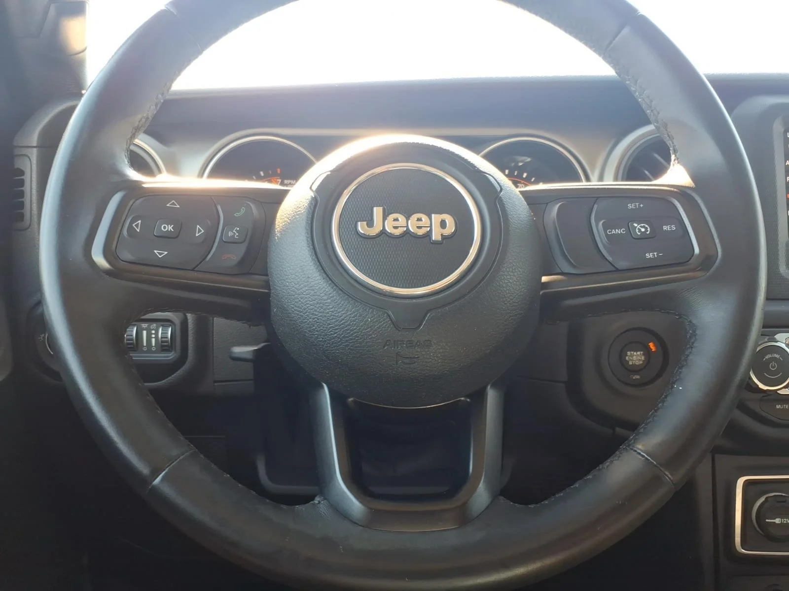 Used 2018 Granite Crystal Metallic Clearcoat Jeep Sport S image 24