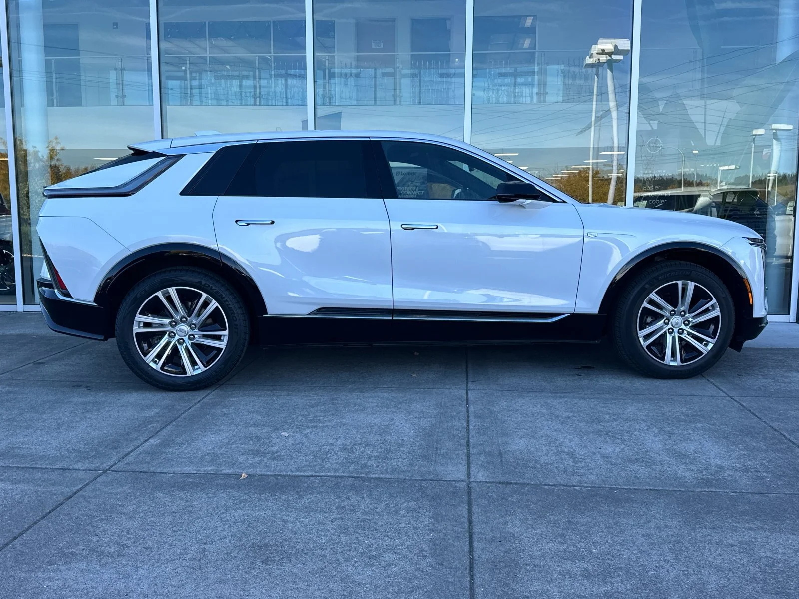 Used 2024 Crystal White Tricoat Cadillac Tech image 3