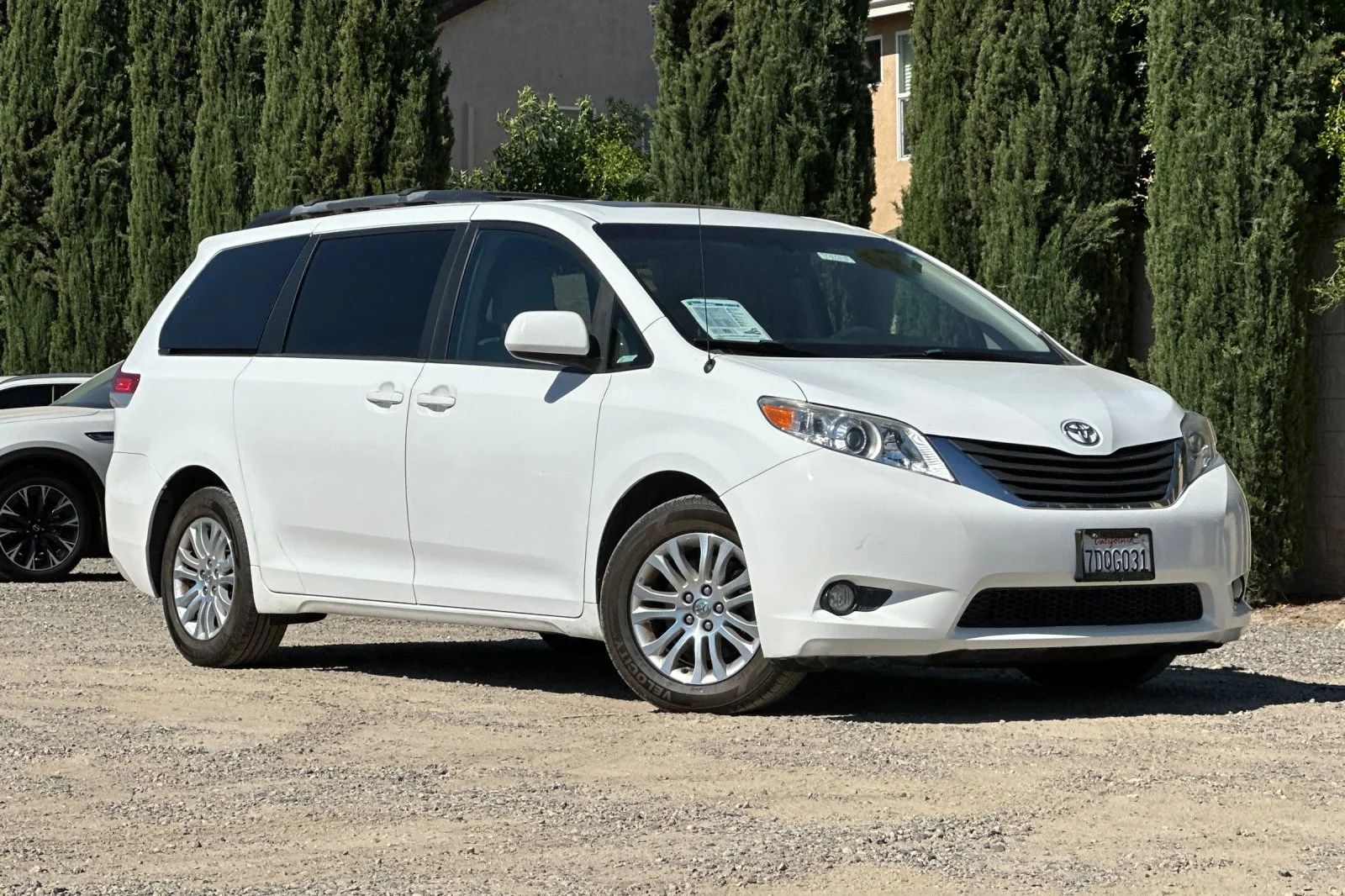 Used 2014 Super White Toyota XLE image 2