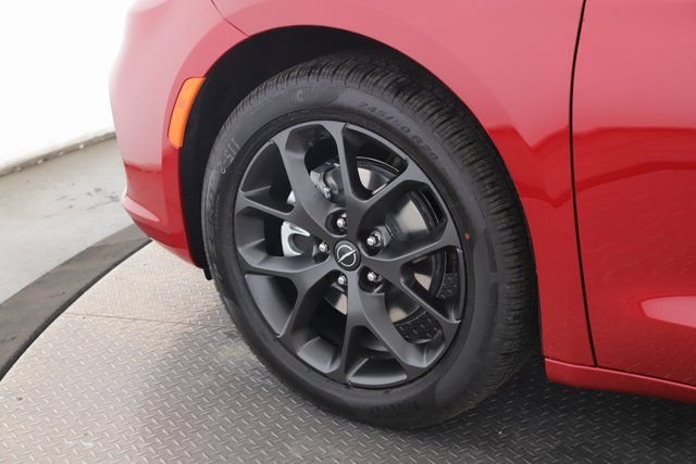 2026 Chrysler Pacifica Select - Photo 13