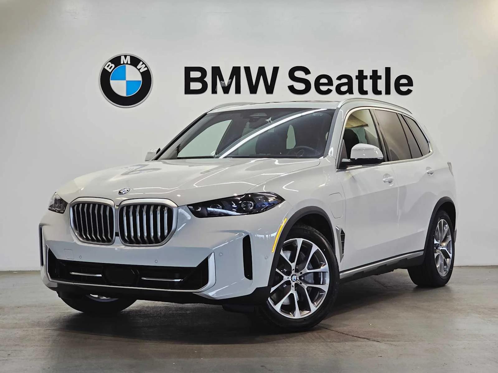 2026 BMW X5 xDrive50e's photo