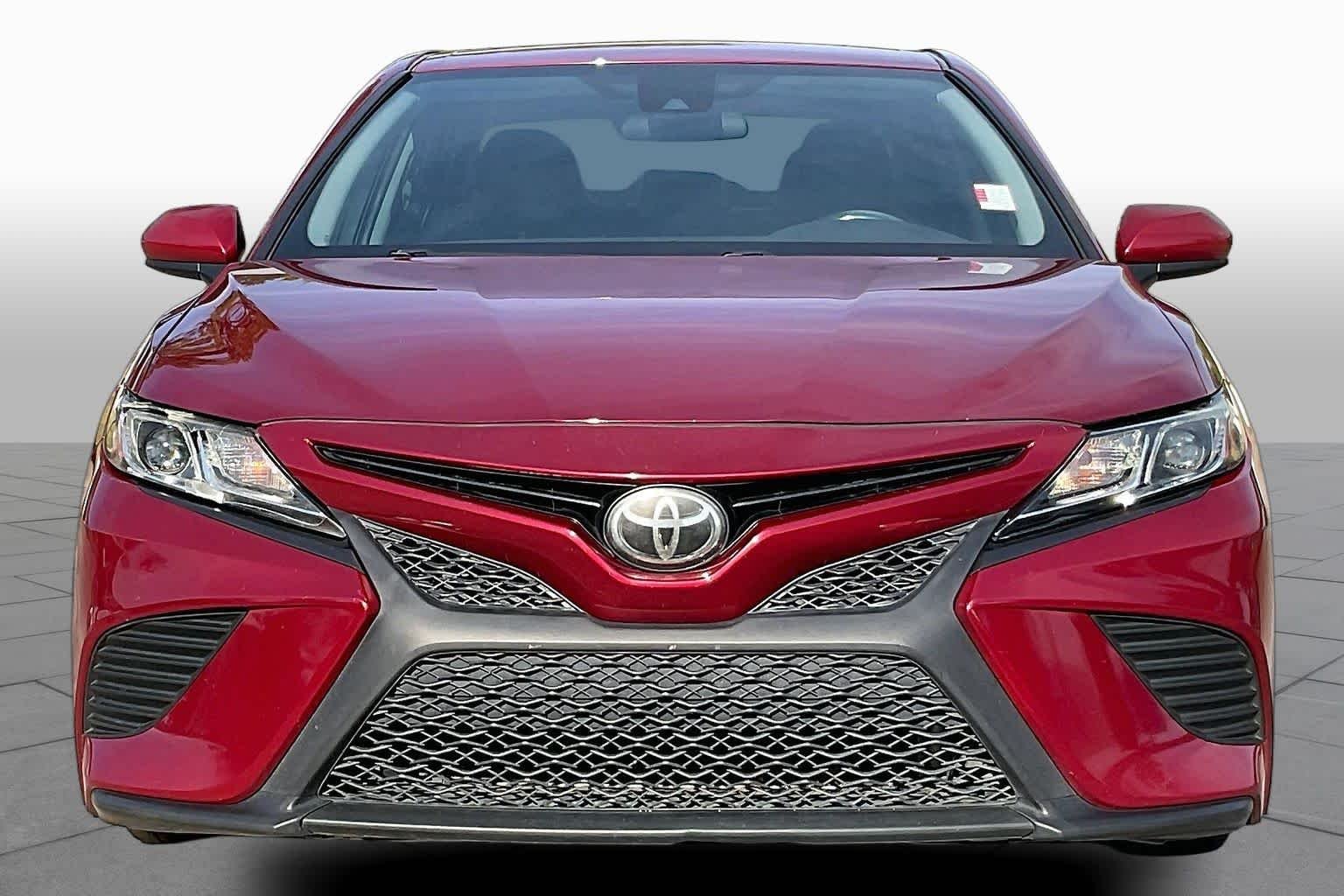 Used 2018 Ruby Flare Pearl Toyota SE image 4