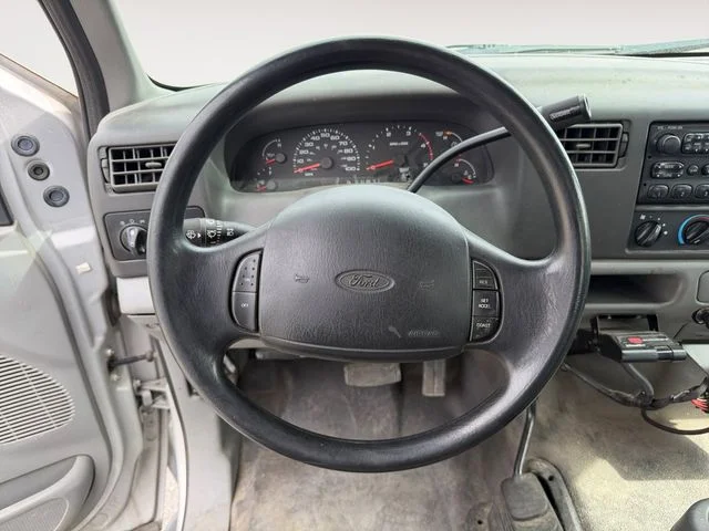 Used 2002 Silver Clearcoat Metallic Ford XL image 9