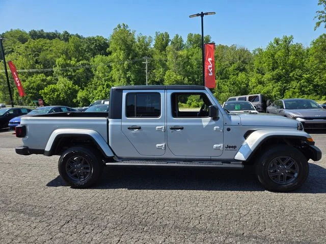 Used 2024 Silver Jeep Sport S image 12